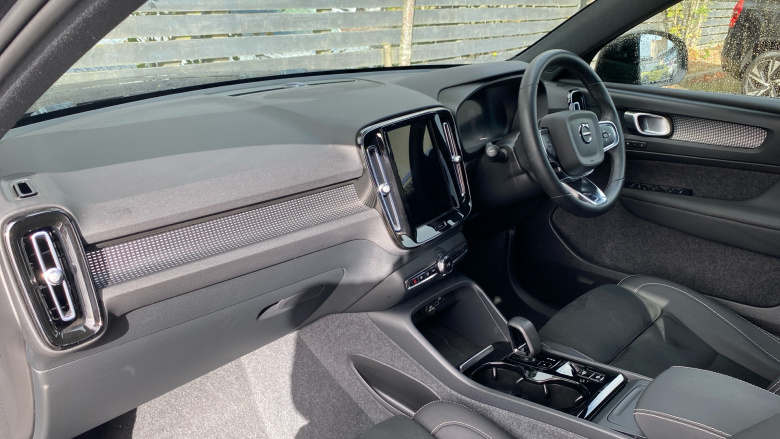 Volvo XC40 2.0 B4P Plus Dark 5dr Auto Petrol Estate